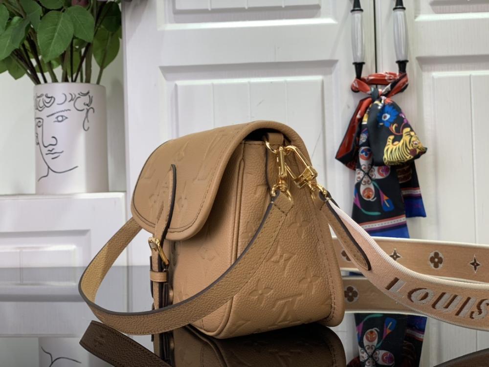 Classic Shoulder Bag