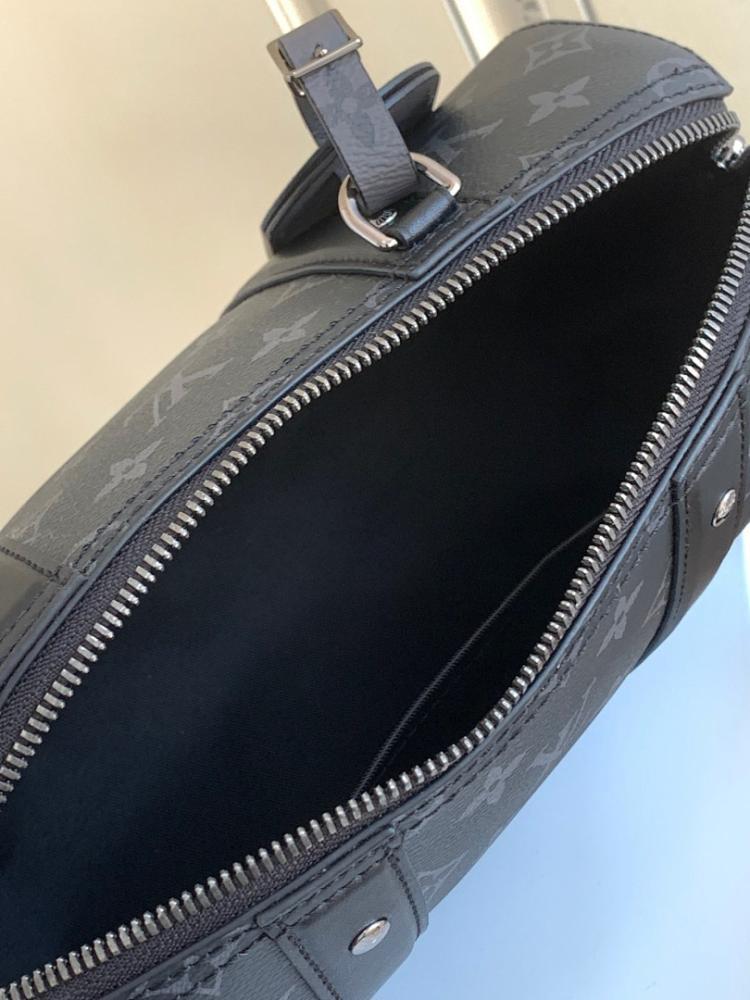 Luxury Leather Crossbody Bag – Limited Edition