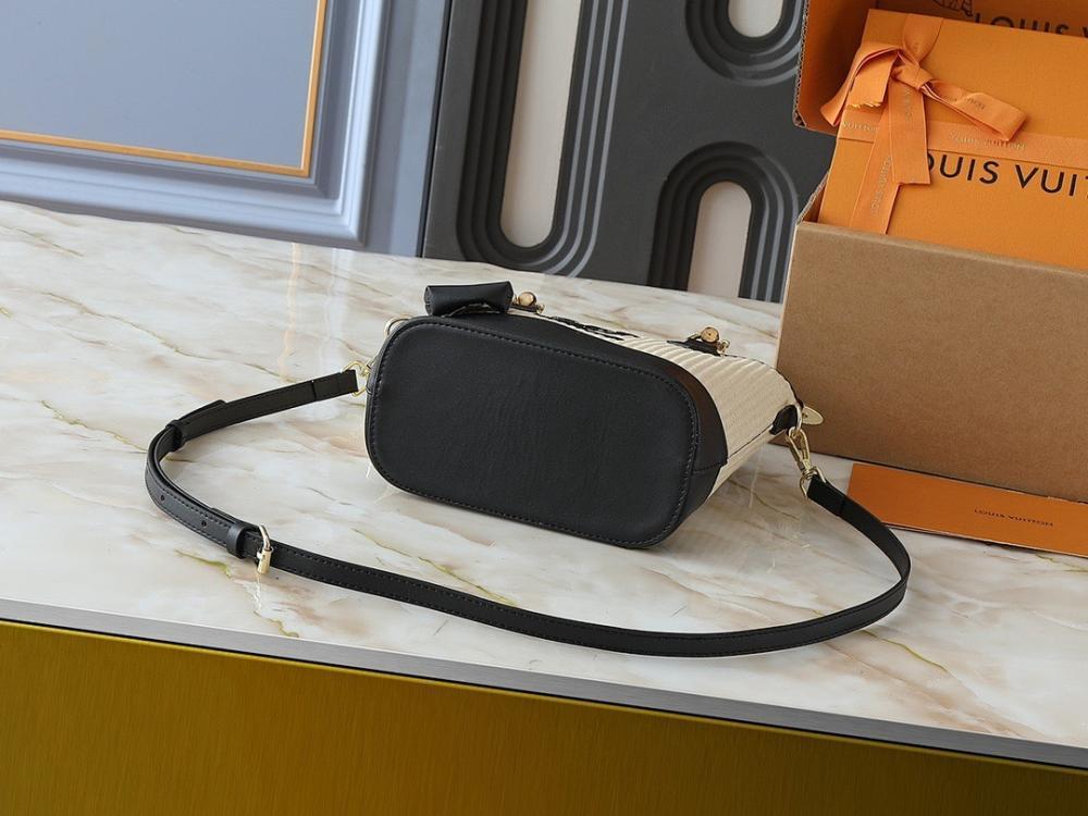 Modern Luxury Black Woven Wallet – Limited Edition