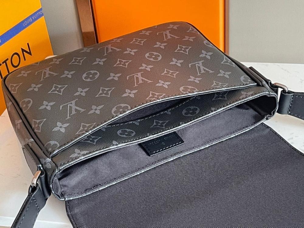 Modern Leather Shoulder Bag – Special Edition