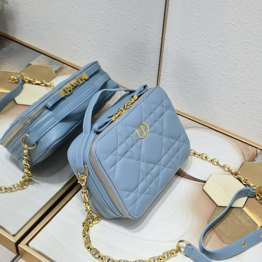 Elegant Stylish Calfskin Shoulder Bag – Limited Edition