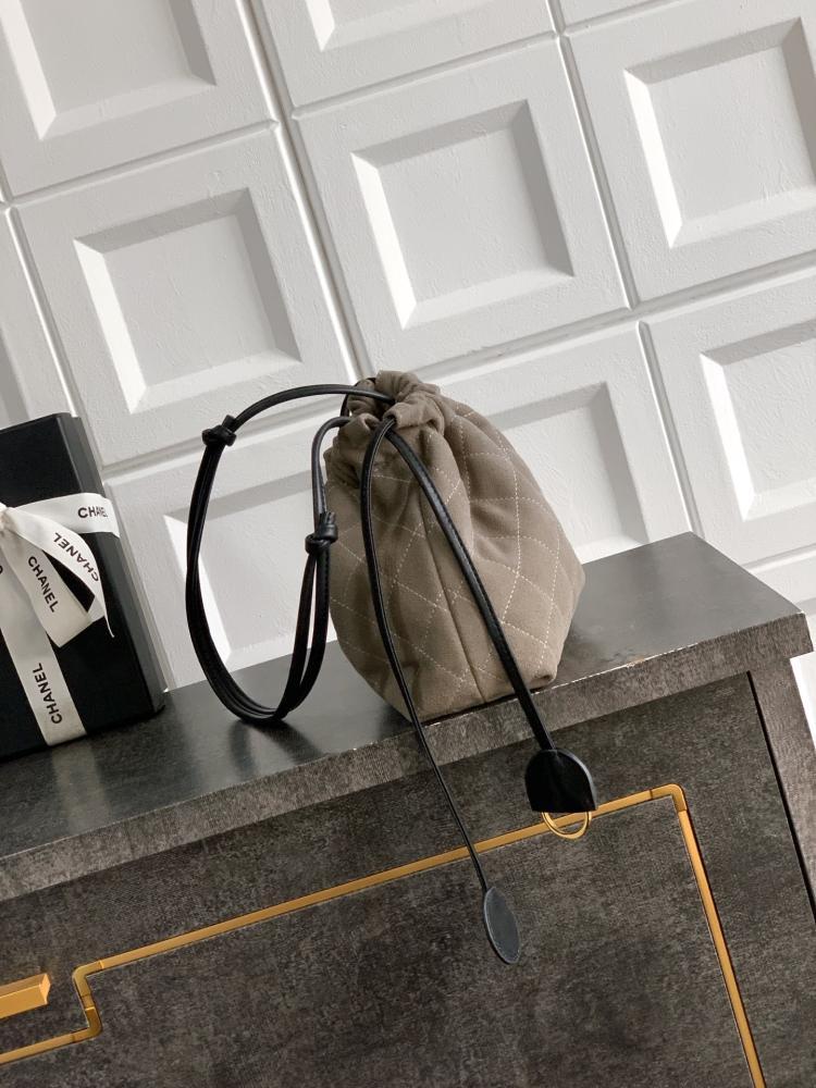 Classic Quilted Leather Shoulder Bag