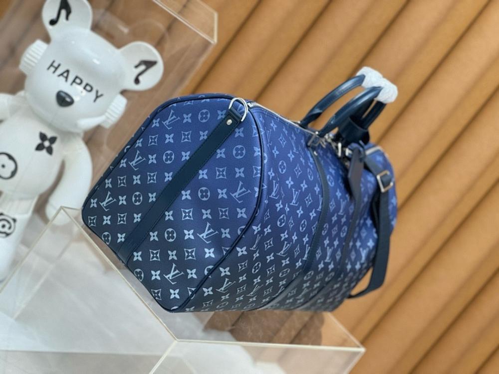 Modern Black Shoulder Bag – Limited Edition