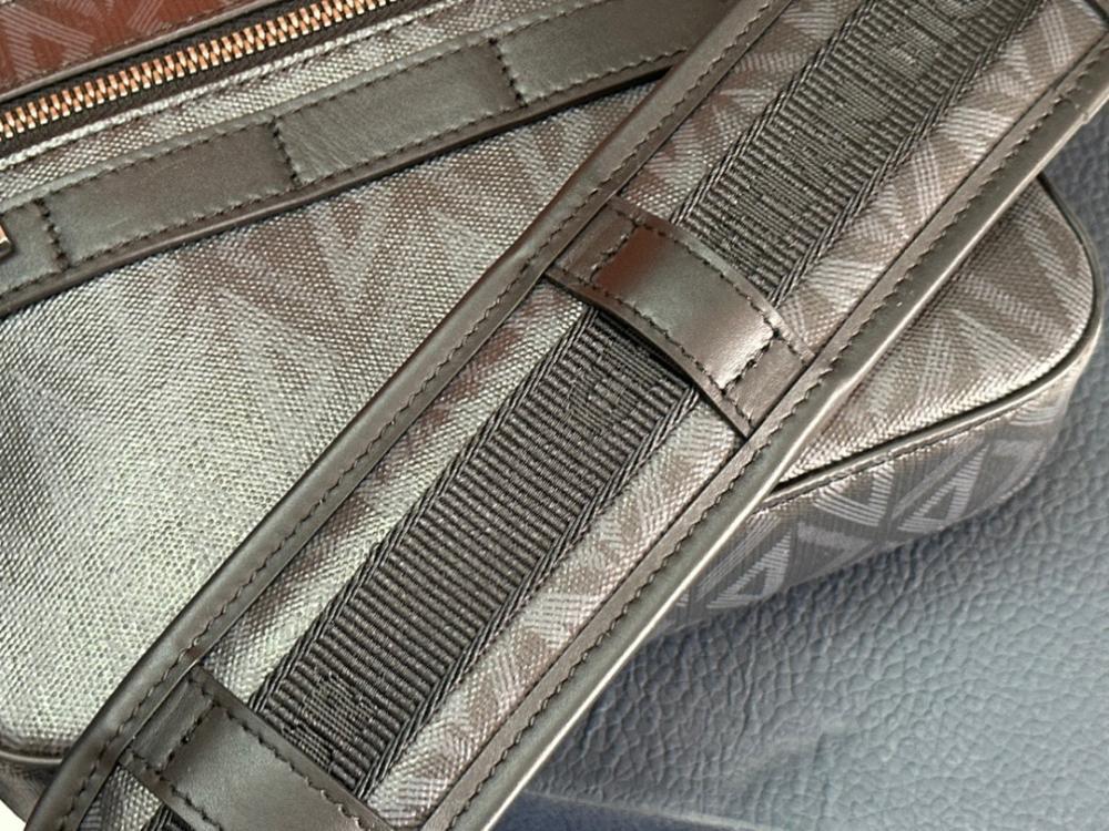 Luxury Stylish Grey Leather Shoulder Bag – Limited Edition