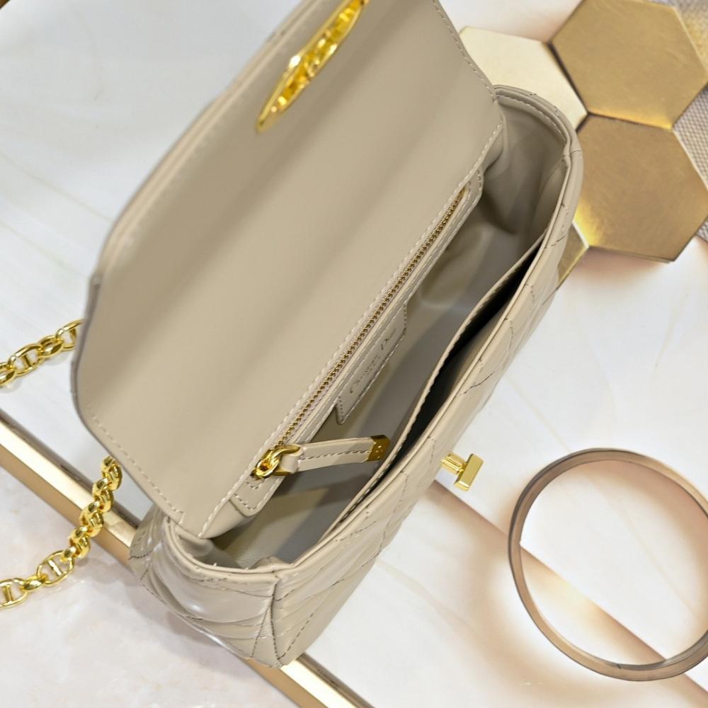 Elegant Stylish Gold Lambskin Shoulder Bag – Limited Edition