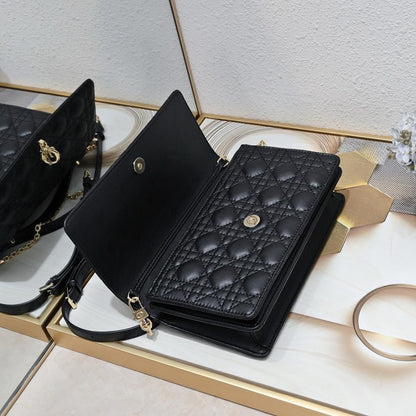 Classic Modern Leather Shoulder Bag