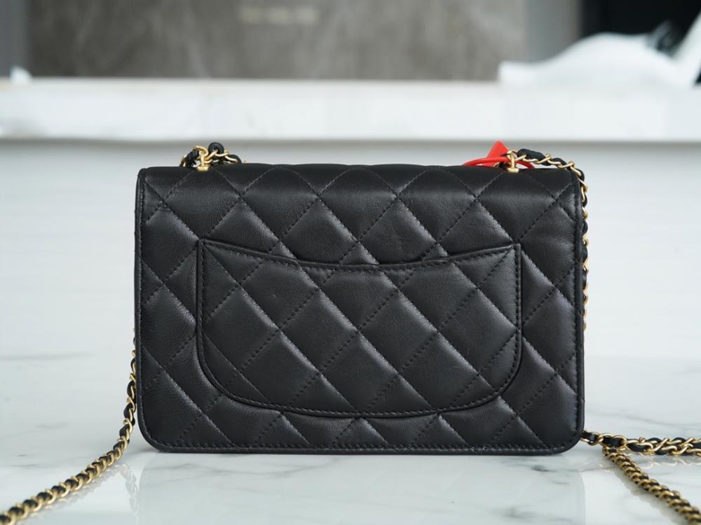 Classic Leather Shoulder Bag