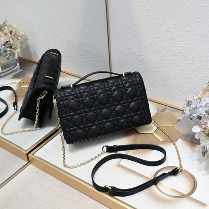 Classic Modern Leather Shoulder Bag