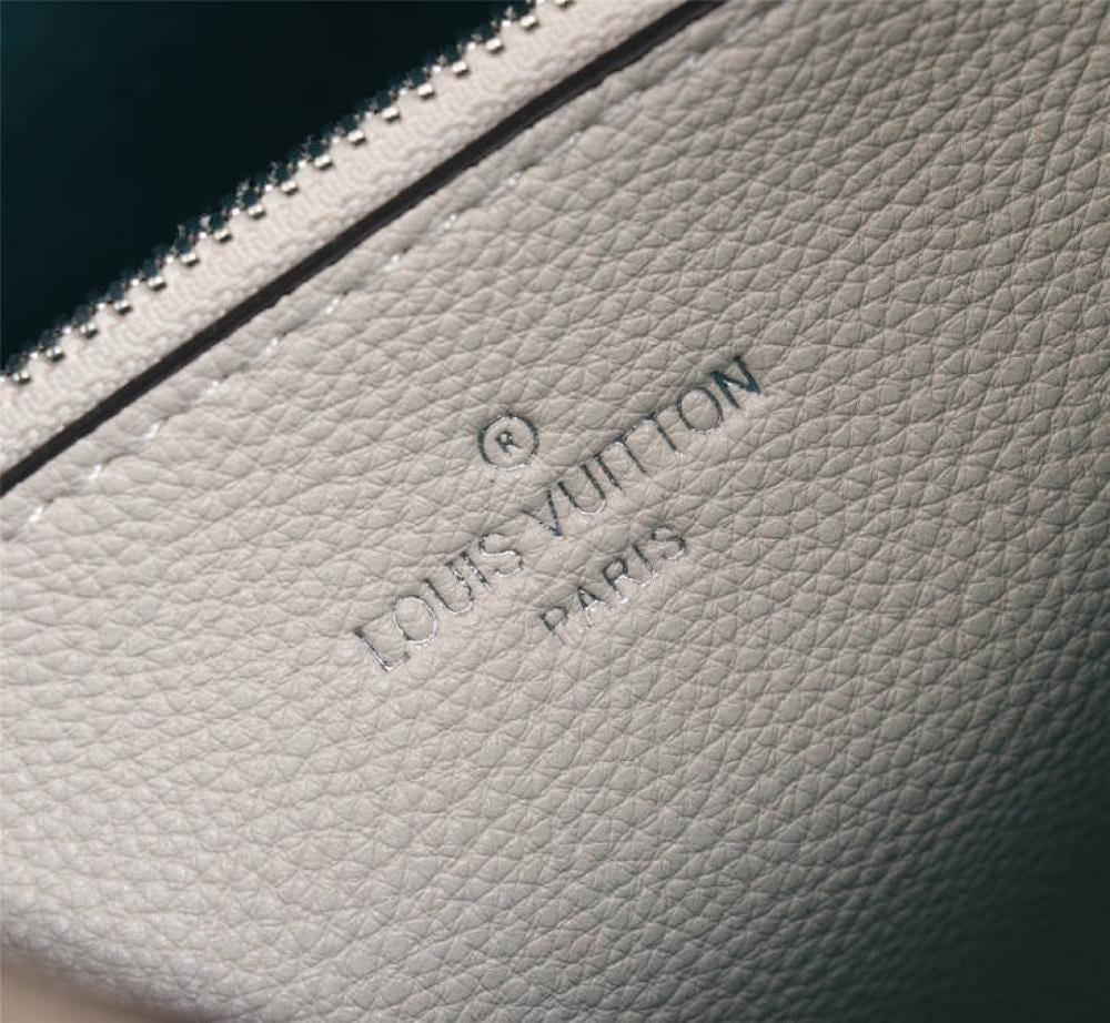 Stylish Woven Calfskin Bucket Bag – Limited Edition