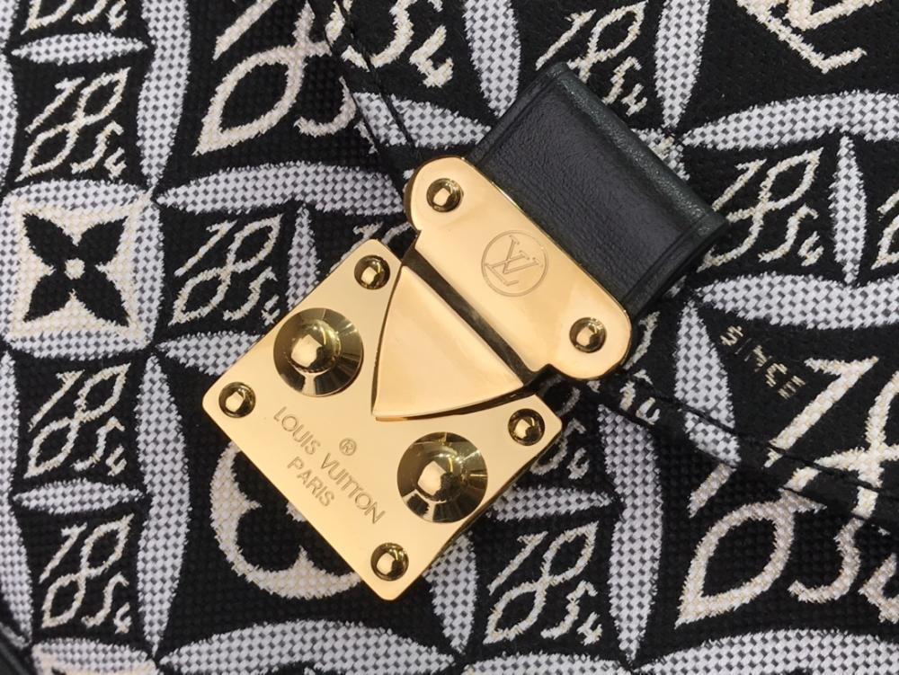 Classic Crossbody Bag