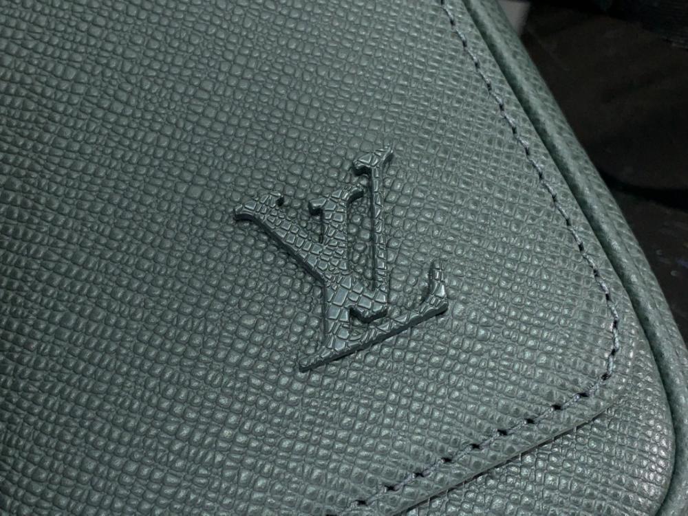 Classic Shoulder Bag
