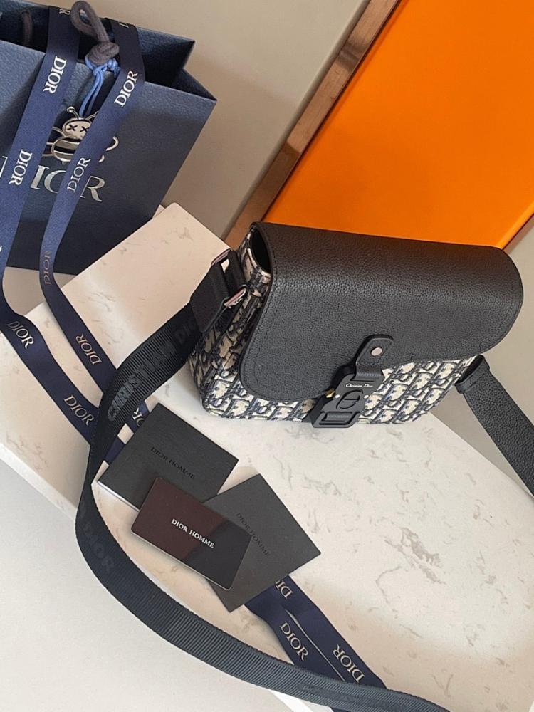 Stylish Refined Black Calfskin Shoulder Bag