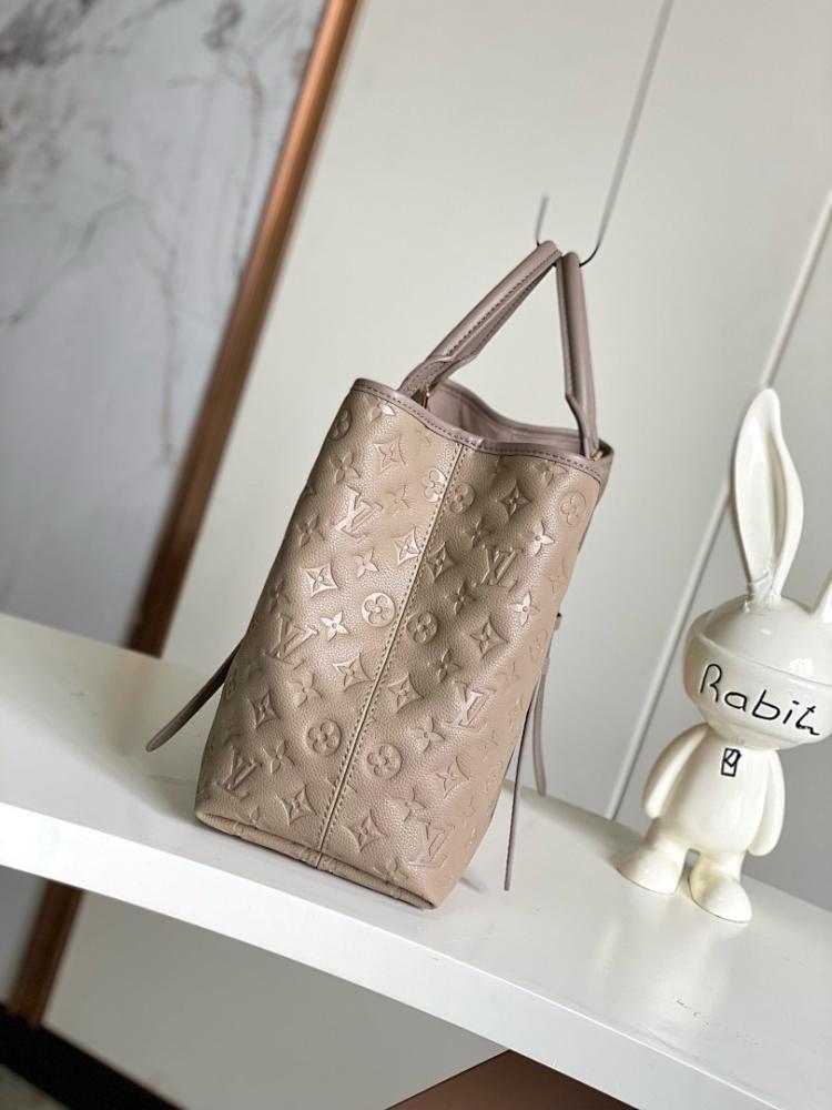 Modern Italian-Inspired Leather Shoulder Bag