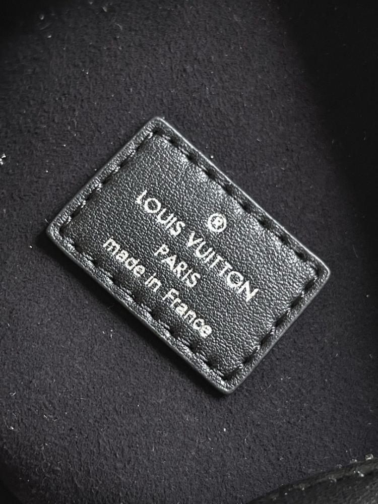 Luxury Silver Lambskin Crossbody Bag – Limited Edition