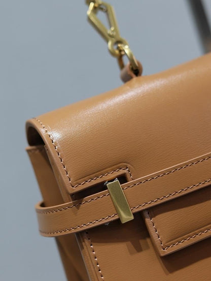Modern Elegant Leather Shoulder Bag – Limited Edition