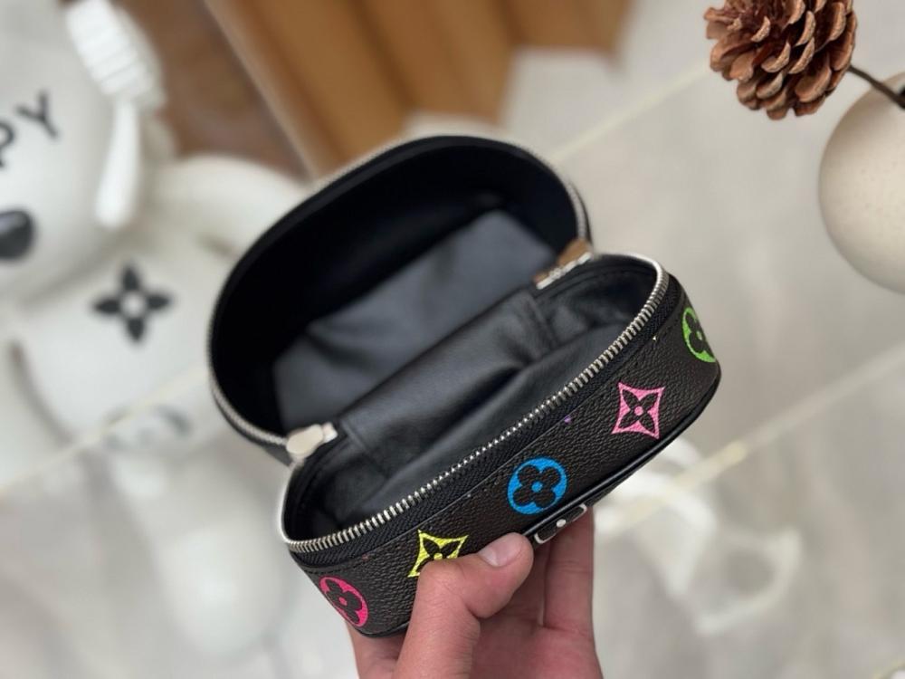 Modern Elegant Black Bag