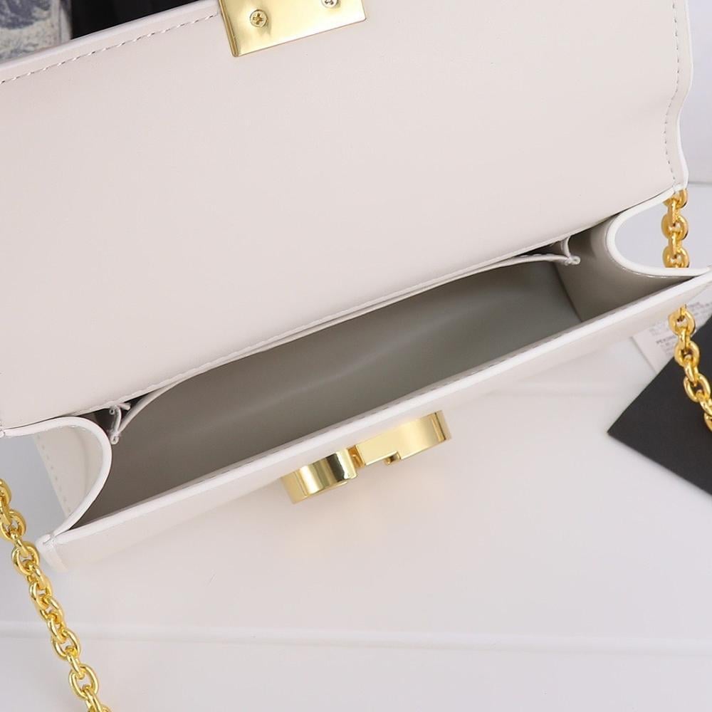 Modern Elegant Shoulder Bag