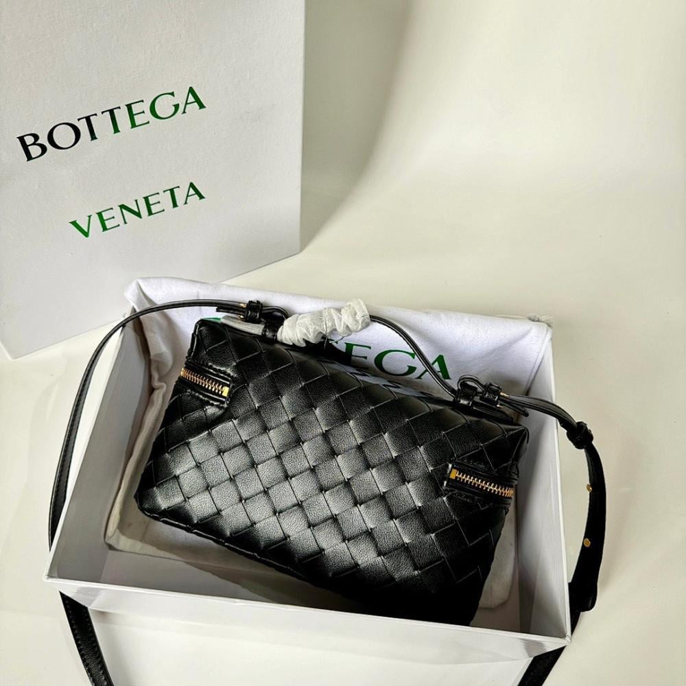 Elegant Woven Leather Shoulder Bag – Special Edition