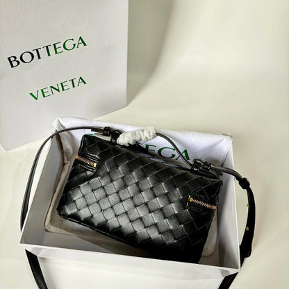 Elegant Woven Leather Shoulder Bag – Special Edition