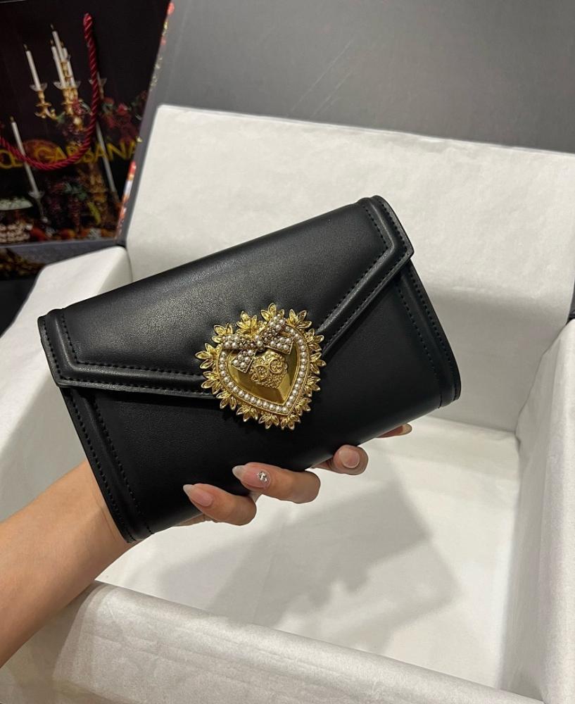 Stylish Studded Leather Shoulder Bag – Limited Edition