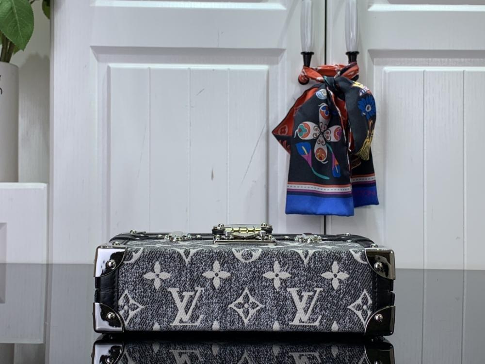 Elegant Shoulder Bag