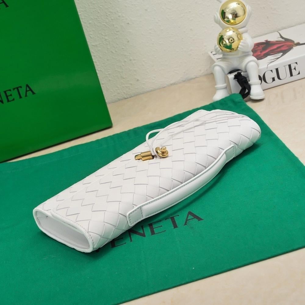 Classic Refined Shoulder Bag