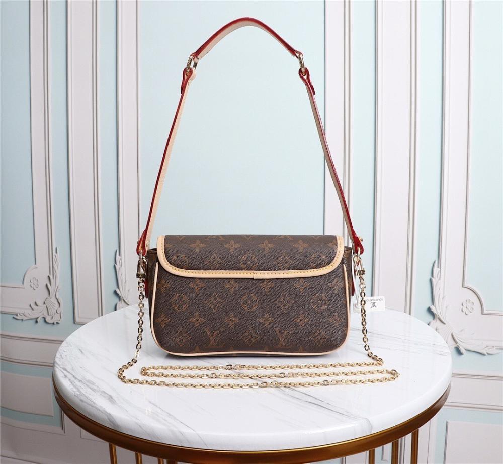 Alma Gold Shoulder Bag