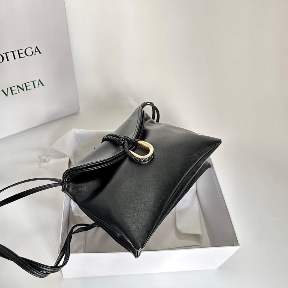 Luxury Woven Crossbody Bag – Limited Edition