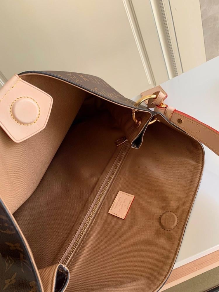 Classic Italian-Inspired Canvas Bag
