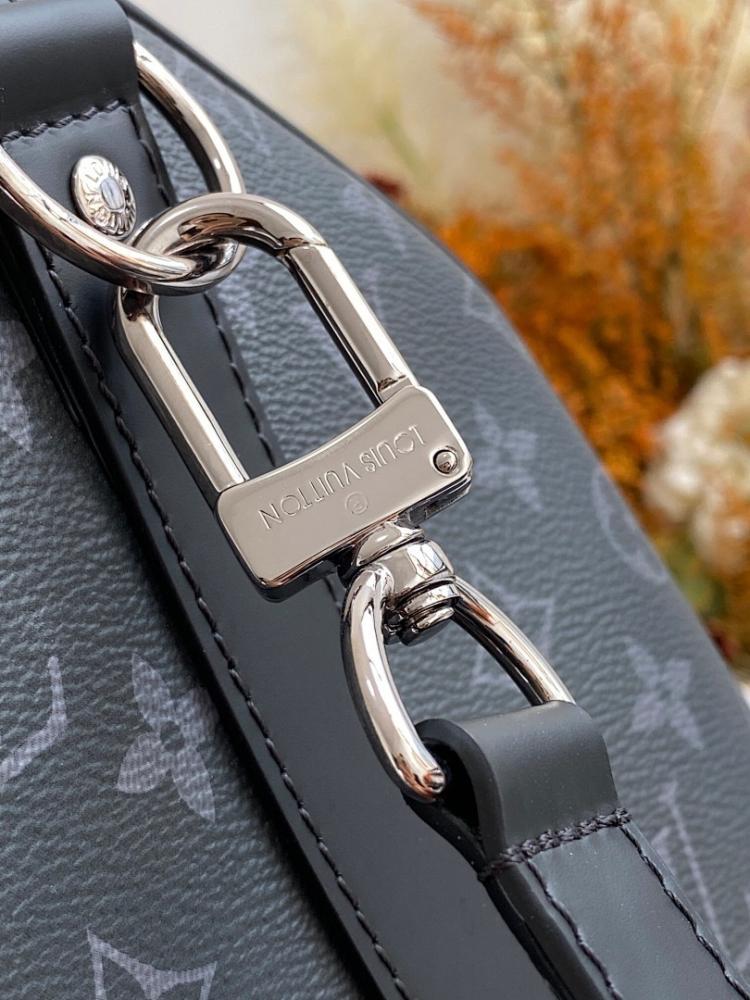 Stylish Refined Black Shoulder Bag