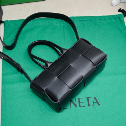 Elegant Stylish Woven Leather Shoulder Bag – Special Edition