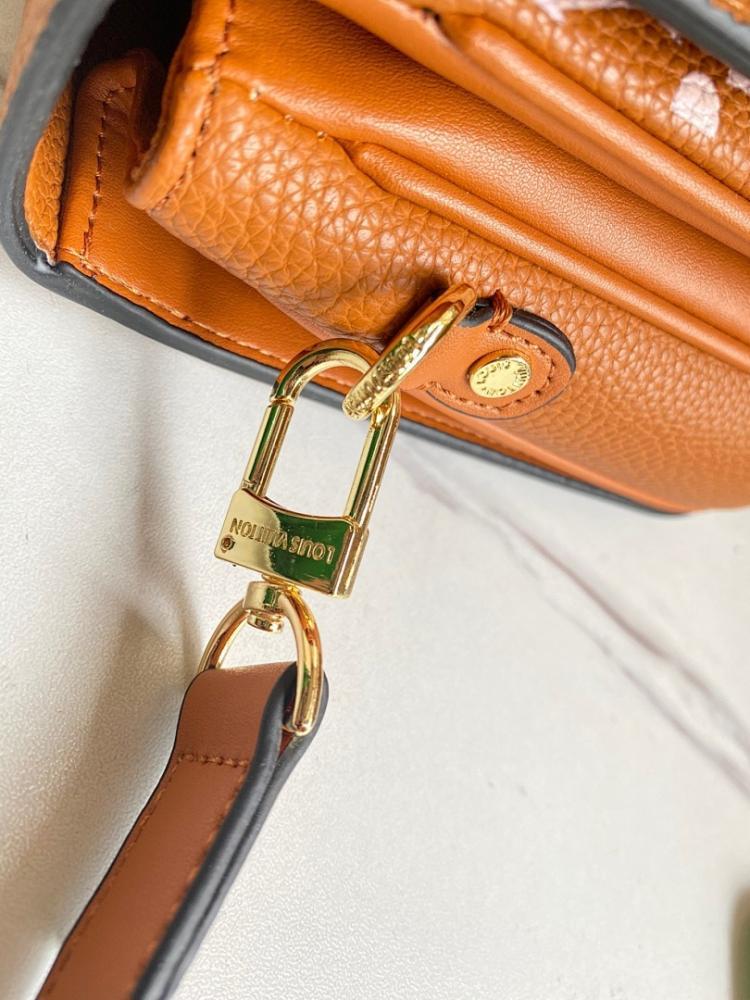 Modern Italian-Inspired Leather Crossbody Bag