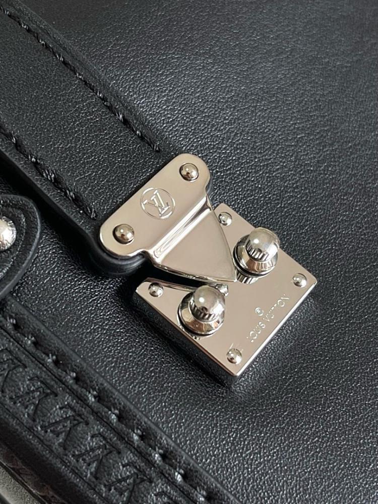 Luxury Silver Lambskin Crossbody Bag – Limited Edition