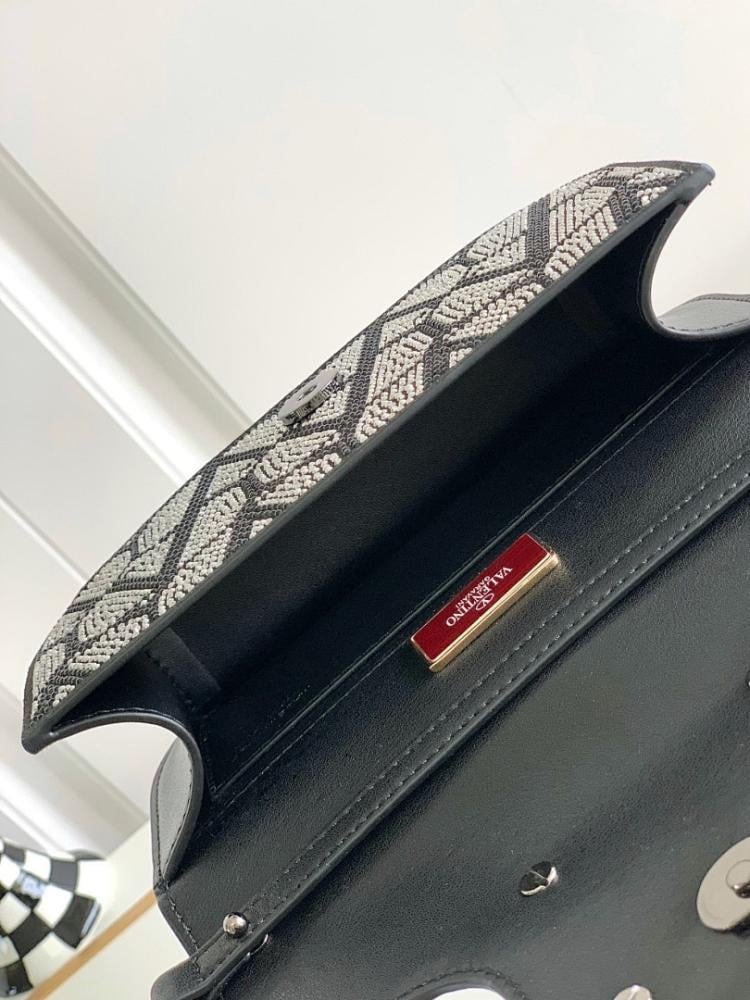 Stylish Refined Quilted Lambskin Shoulder Bag