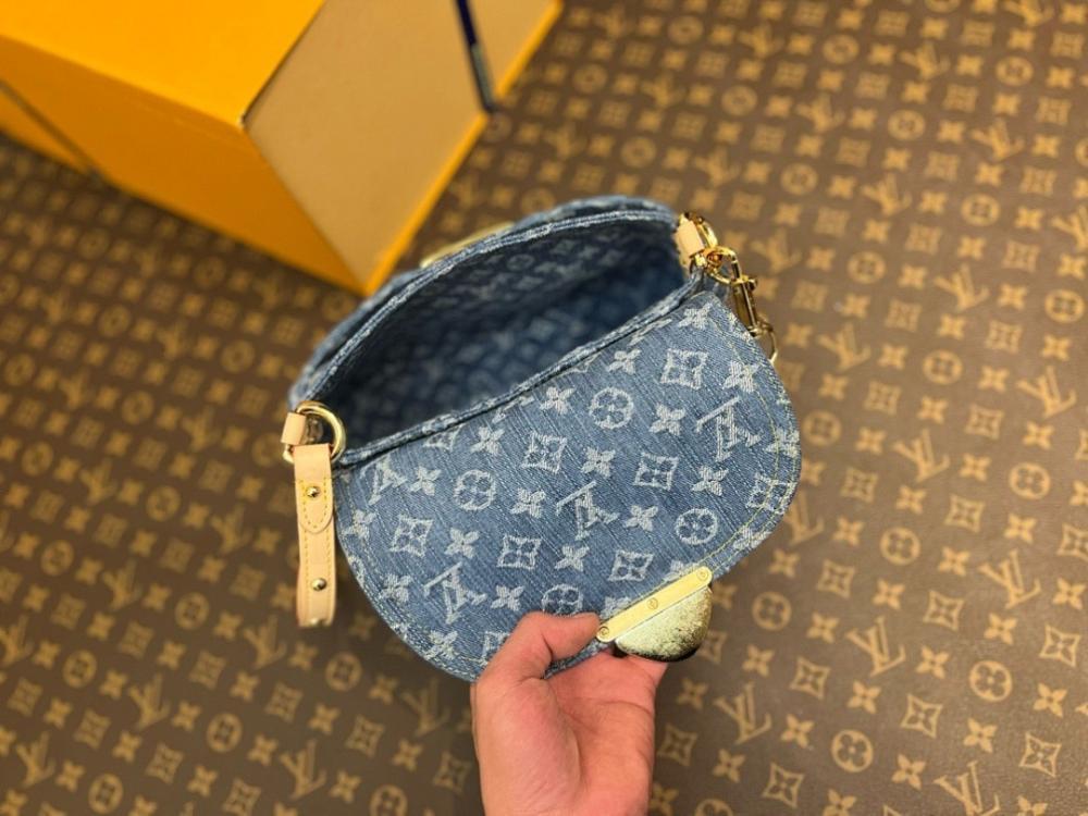 Modern Elegant Blue Woven Denim Shoulder Bag