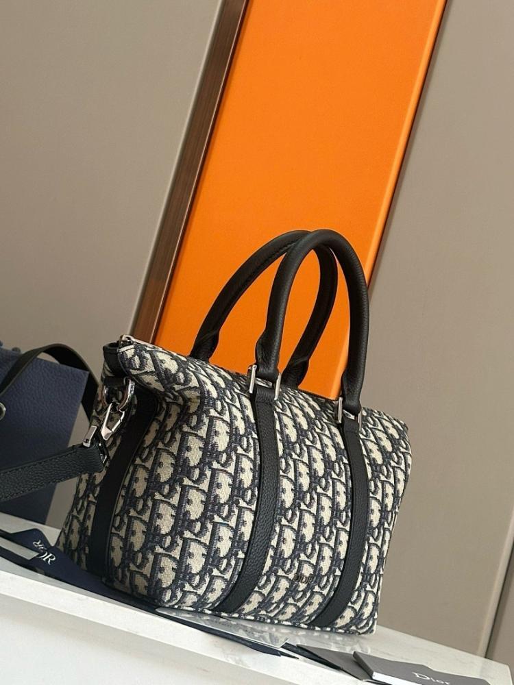 Classic Italian-Inspired Black Printed Leather Shoulder Bag