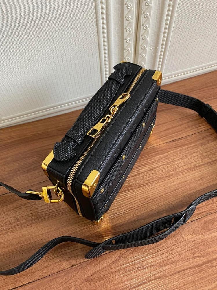 Elegant Refined Studded Leather Shoulder Bag