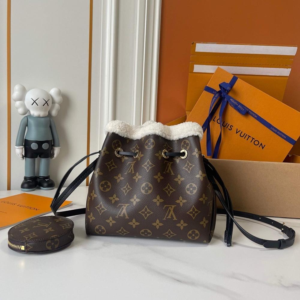 Modern Refined Lambskin Shoulder Bag