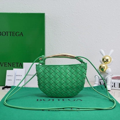 Stylish Refined Woven Shoulder Bag