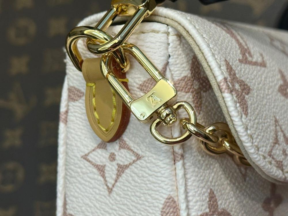 Classic Leather Shoulder Bag – Special Edition