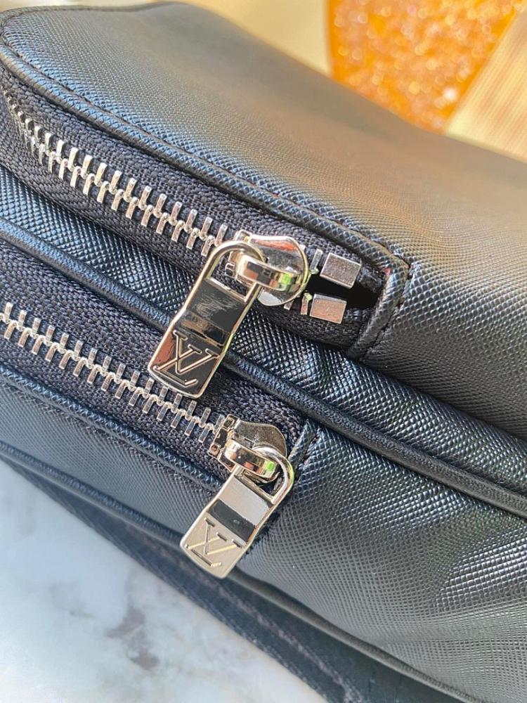 Classic Modern Shoulder Bag