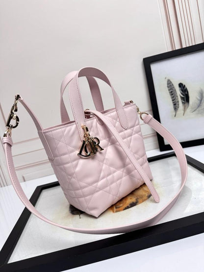 Elegant Leather Top Handle Bag – Special Edition