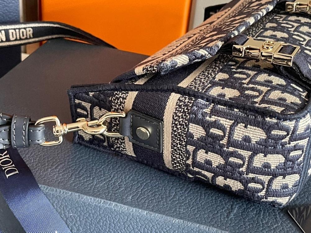 Modern Gold Shoulder Bag – Special Edition
