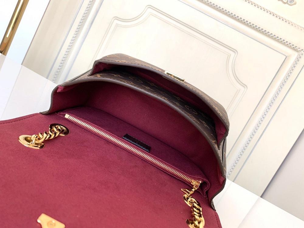 Italian-Inspired Elegant Leather Crossbody Bag