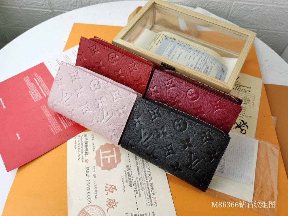 Modern Gold Studded Wallet – Special Edition