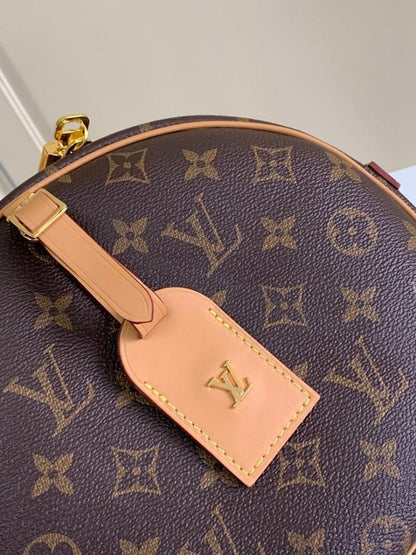 Elegant Refined Canvas Crossbody Bag