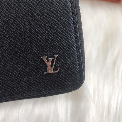 Modern Elegant Silver Leather Wallet
