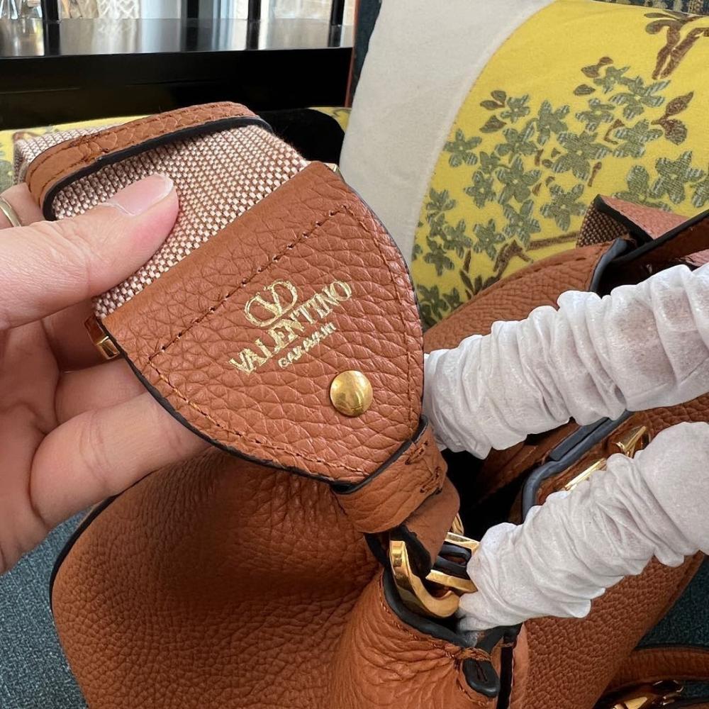 VLogo Signature Calfskin Shoulder Bag