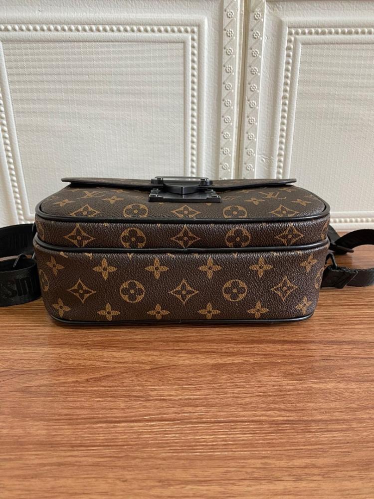 Stylish Refined Black Canvas Travel Bag