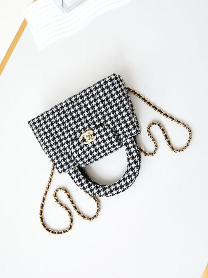 Alma Leather Shoulder Bag